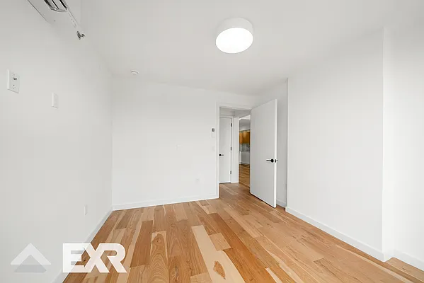 Rented by EXR | media 10