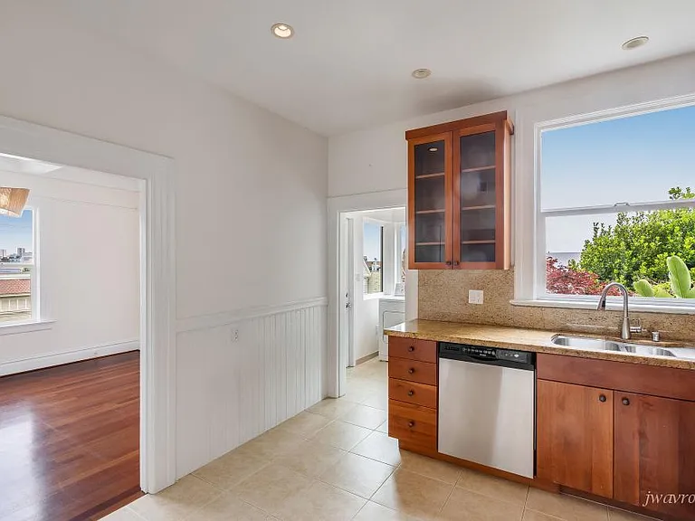 553 Sanchez St — Photo 12