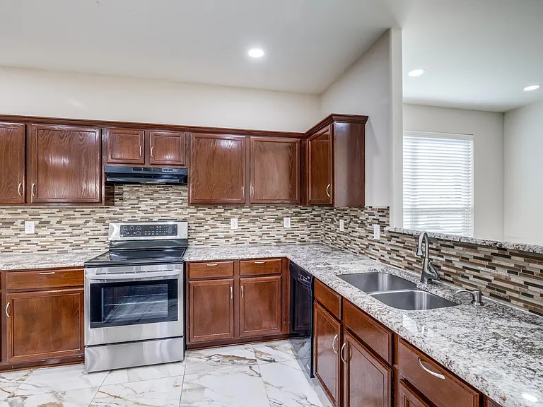 915 Penny Royal Ct — Photo 7