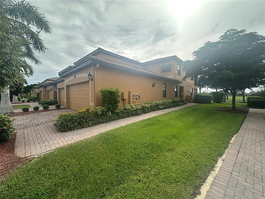 3 bed, 2.0 bath, 1786 sqft, $2,800 — Photo 2
