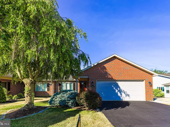 250 Phoenix Dr, Chambersburg, PA 17201