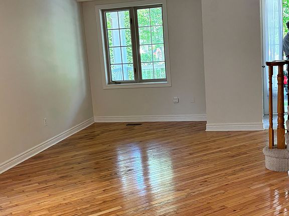 5th image of 31 Robertson Rd