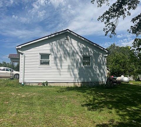 2nd image of 1461 Elmont Rd