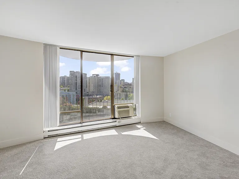 Tower 801 — Photo 30