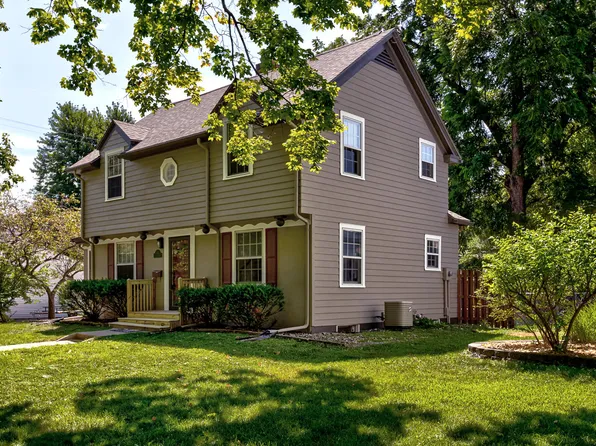 618 11th St, Ames, IA 50010