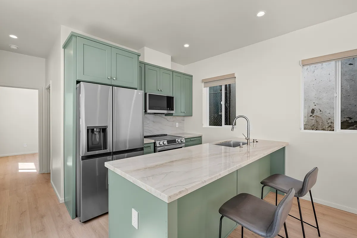 Building Photo - 1339 1/2 N Formosa Ave #1/2