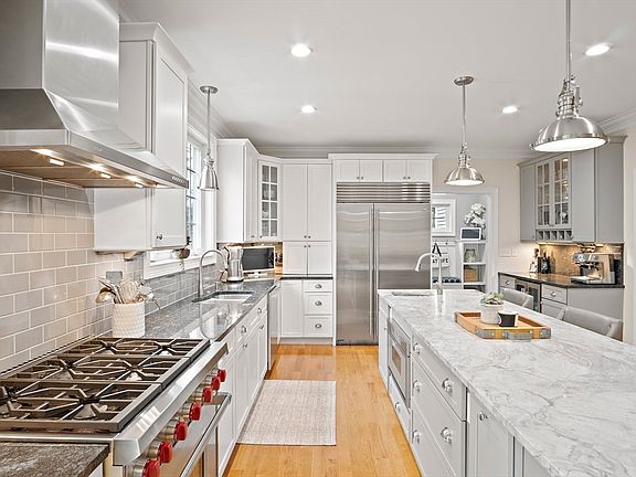 5th image of 55 Spofford St
