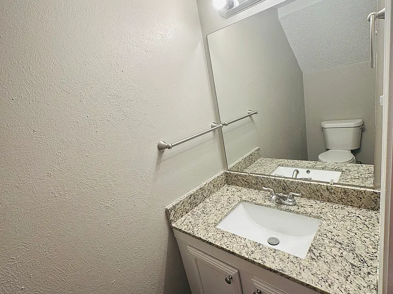 3927 Dover Dr #3927D — Photo 8