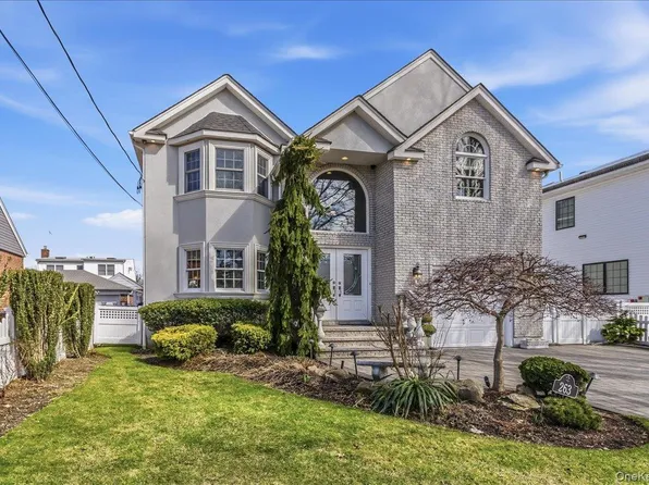 263 James Street, Franklin Square, NY 11010