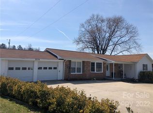 3074 Ridge Rd, Hendersonville, NC 28792