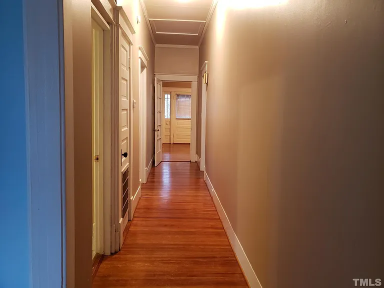 204 E Davis St — Photo 7
