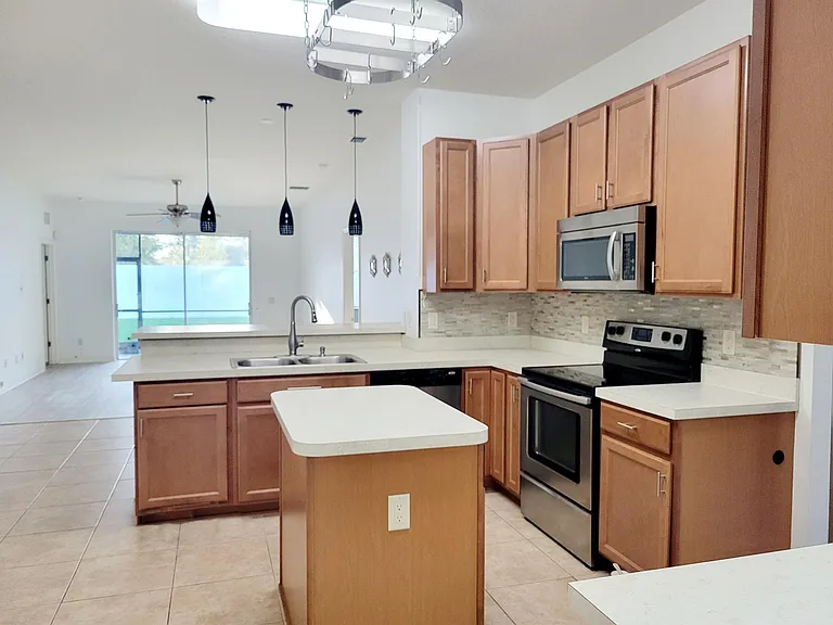 412 Summerlyn Dr — Photo 9