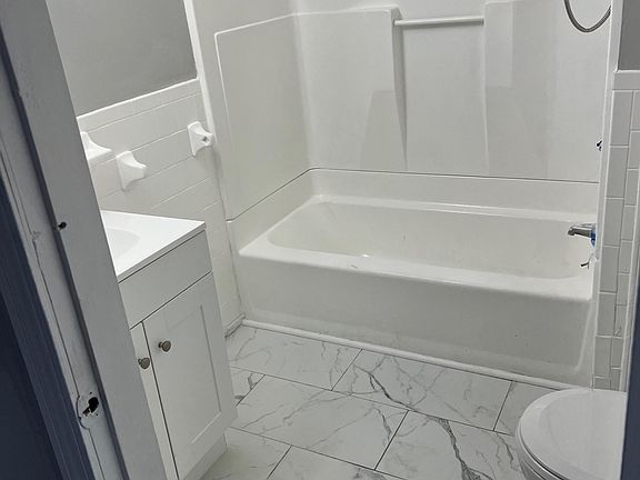 2nd image of 34 Collyer St #2