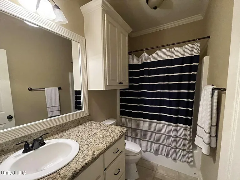 173 Clearview Dr W — Photo 4