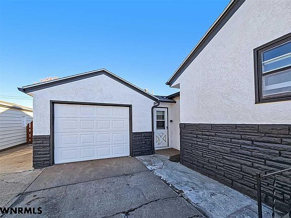 3rd image of 2909 Avenue C