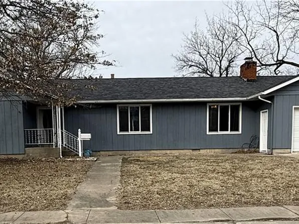 10 W Vine St, Iola, KS 66749