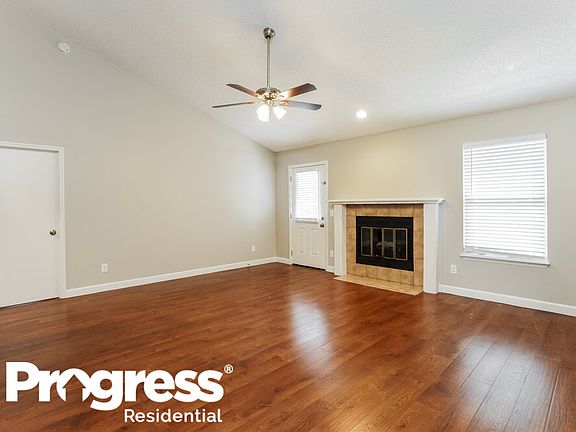4th image of 2057 Tickford St