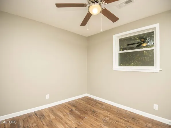 600 Goldfinch Ave, Knoxville, TN 37920