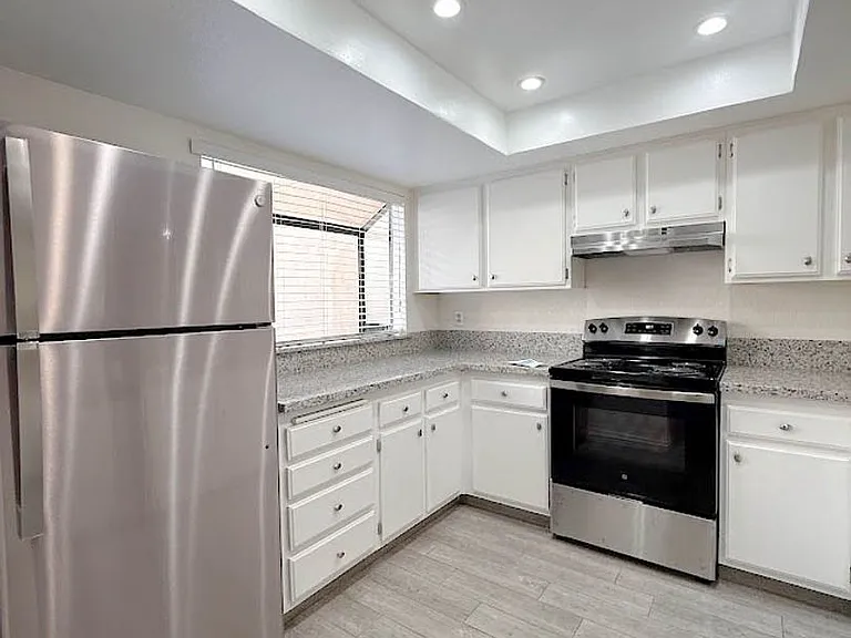 14500 Las Palmas Dr #32 — Photo 3