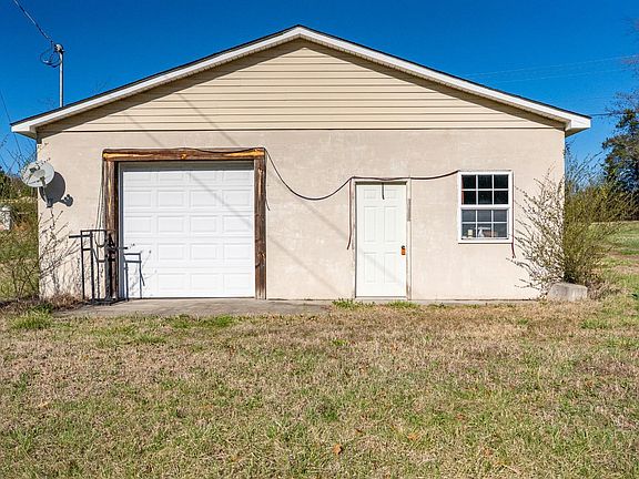 3rd image of 1311 English Tavern Rd