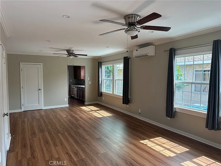 656 W 13th St — Photo 2
