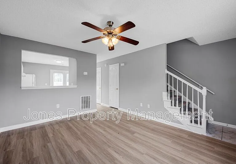 500 Jackson Park Rd #12 — Photo 4