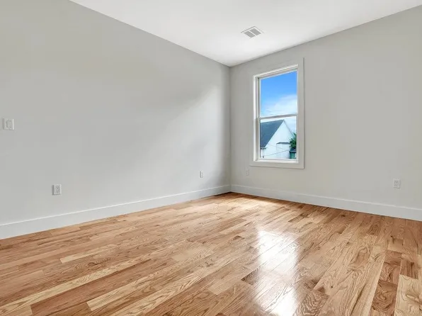 34 Van Reypen Street image 10 of 25