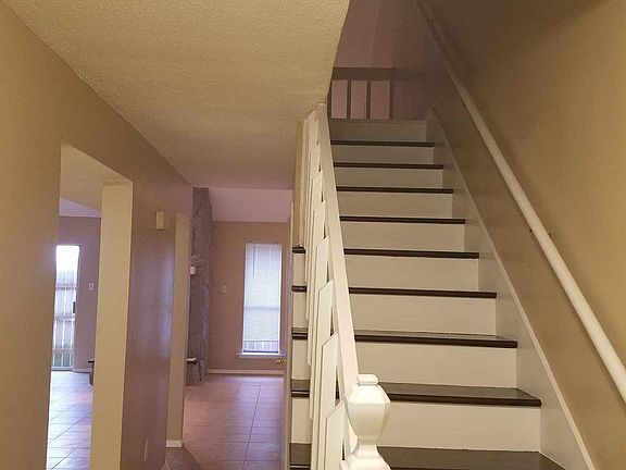 3rd image of 86 Stanton Hall Dr