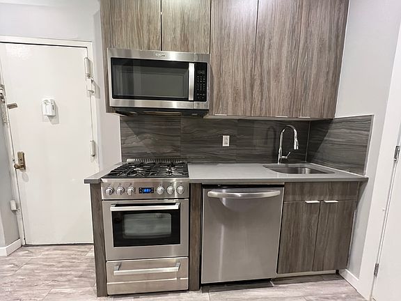 3rd image of 139 E 110th St APT 12