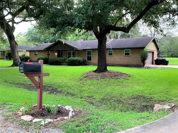 1107 Hallie St, Sweeny, TX 77480