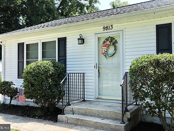 3rd image of 9813 Emerald Ln