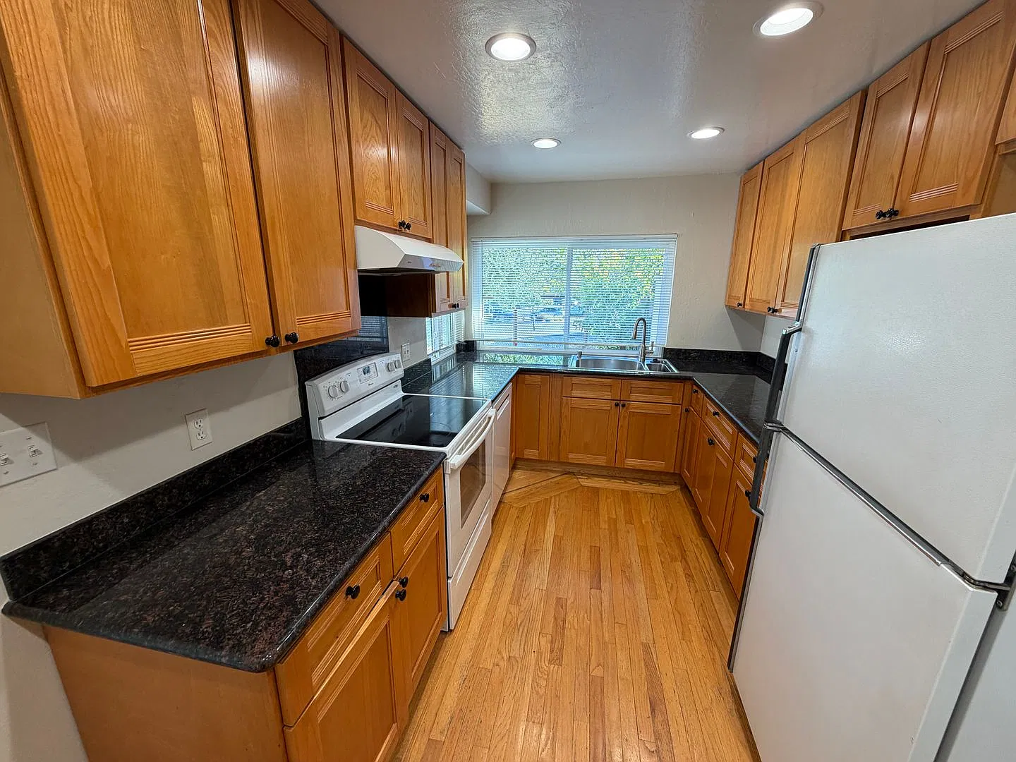 3 Bed 2.5 Bath Home In Walnut Creek (Heather Farms) — Photo 2