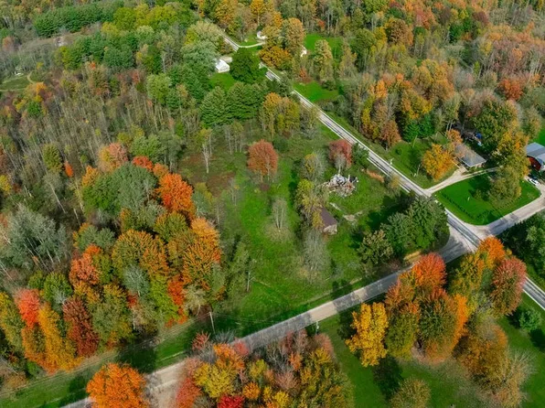 4485 Middle Rd, Conneaut, OH 44030