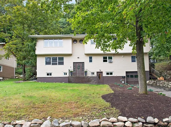 13 Emes Ln, Monsey, NY 10952