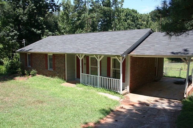 2nd image of 200 Round Table Rd