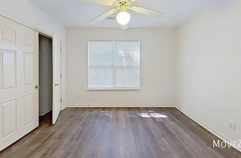 319 Saint Rosea Dr — Photo 28