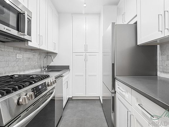 4th image of 145 W 67th St APT 14J