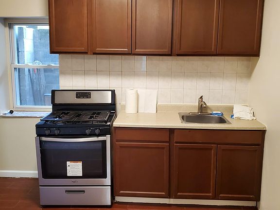 2nd image of 87 Orchard St