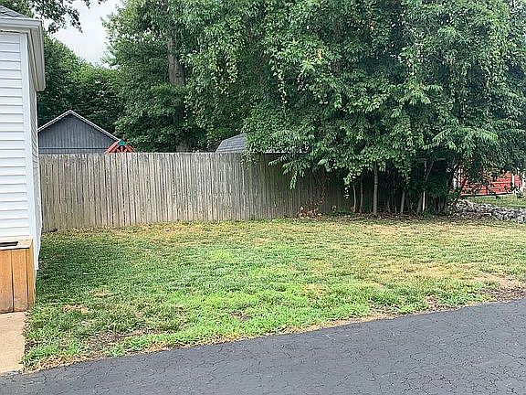 3rd image of 1015 Cottage Dr