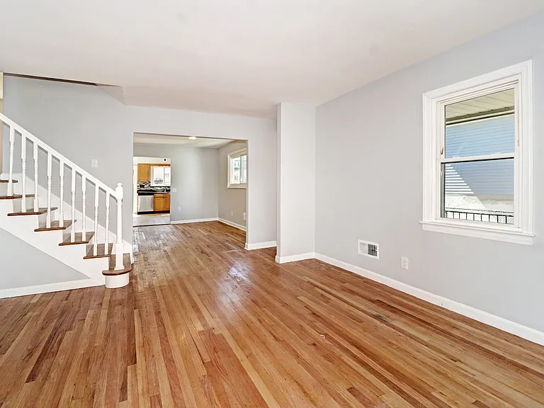 260 Shepard Ave — Photo 10