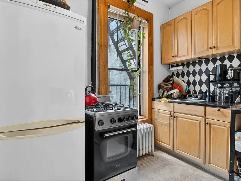 402 E 69th St #24 — Photo 5