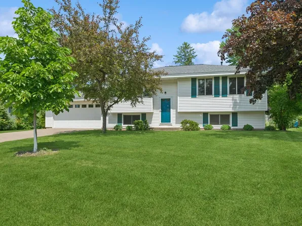 244 Stardust Blvd, Circle Pines, MN 55014