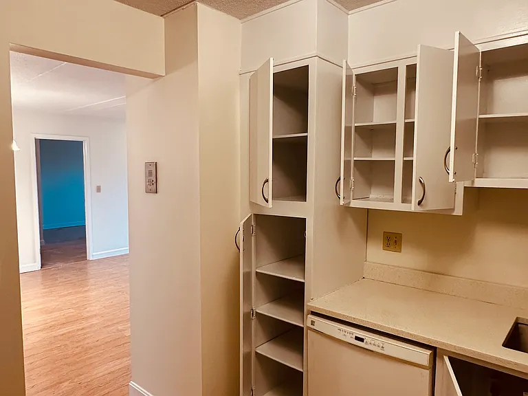1550 Worcester Rd #526 — Photo 26