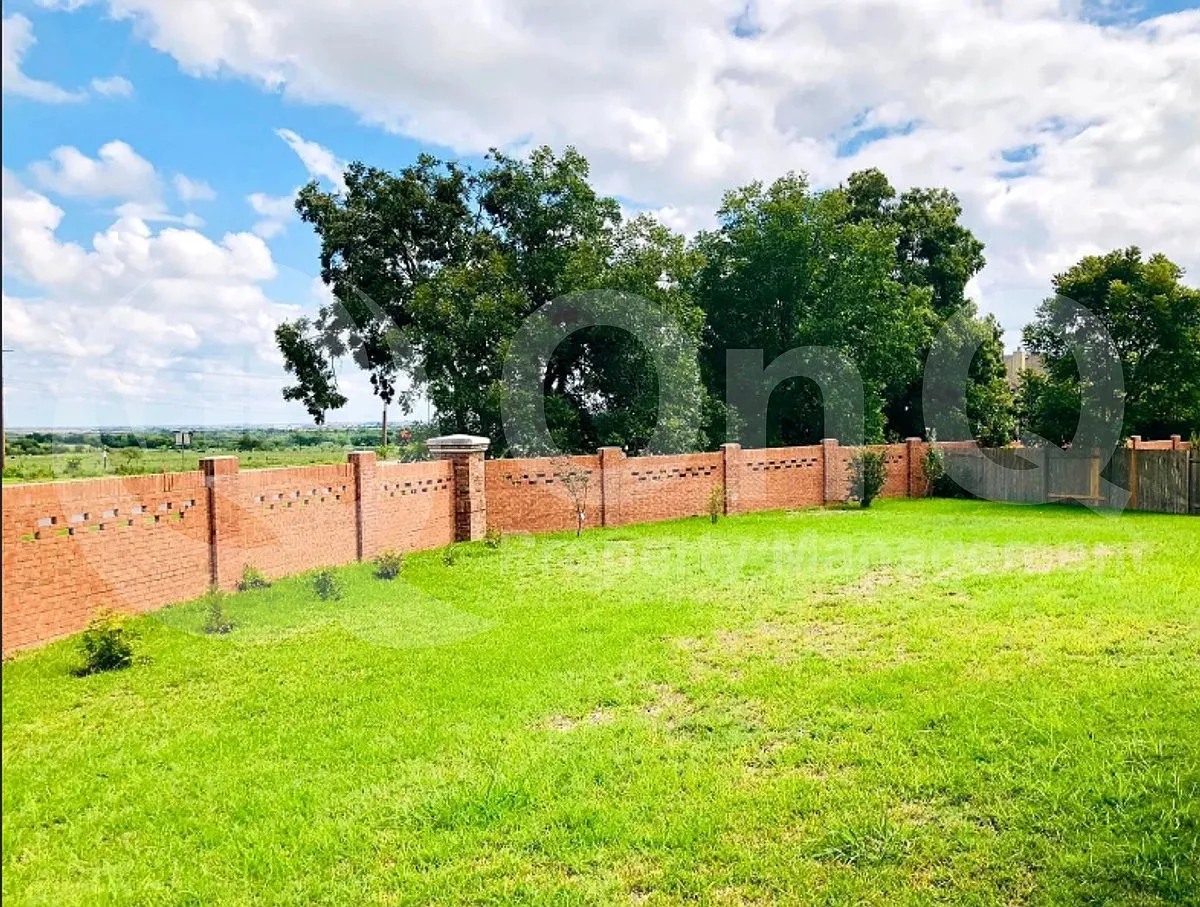 5 bed, 3.5 bath, 4591 sqft, $3,600 — Photo 2
