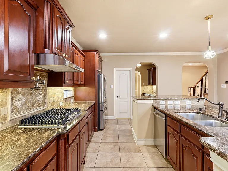 627 Seymour Dr — Photo 12
