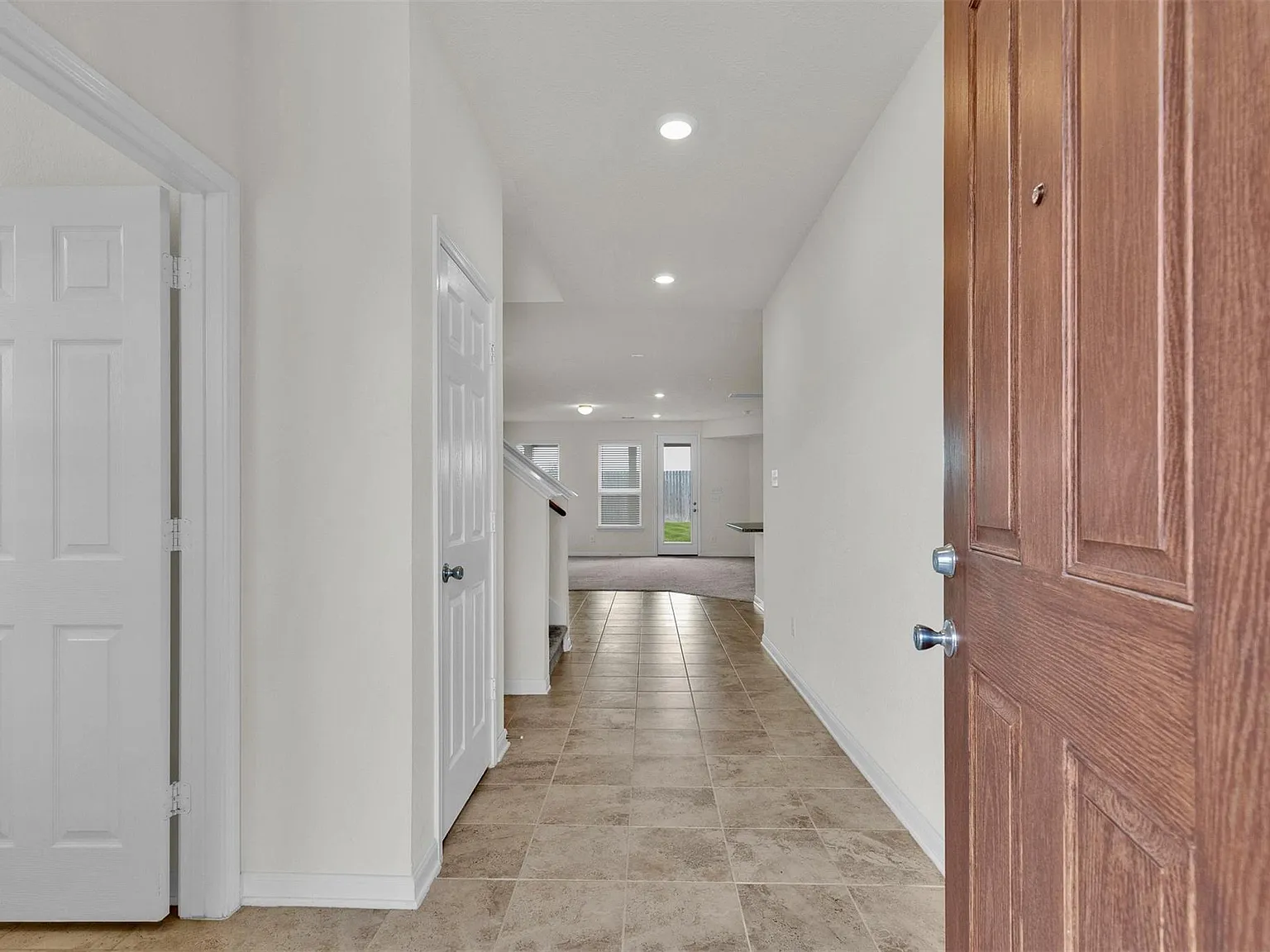 3 bed, 2.5 bath, 2680 sqft, $2,350 — Photo 4