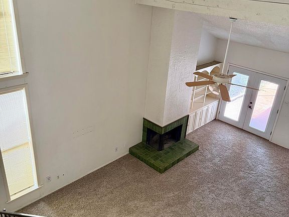 3rd image of 2562 Sunset Dr