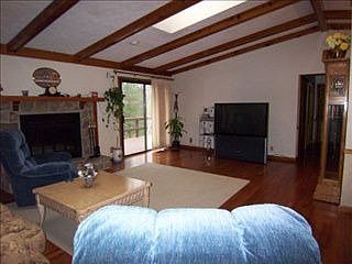 5th image of 230 Lakeview Dr