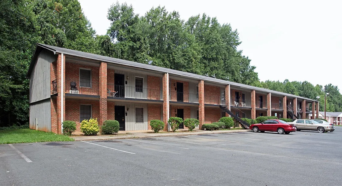 2 bed, 1000 sqft, $900 — Photo 1