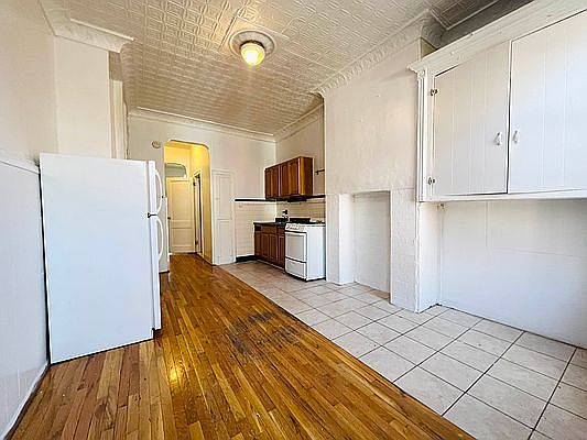 3rd image of 79 Jefferson St #2B